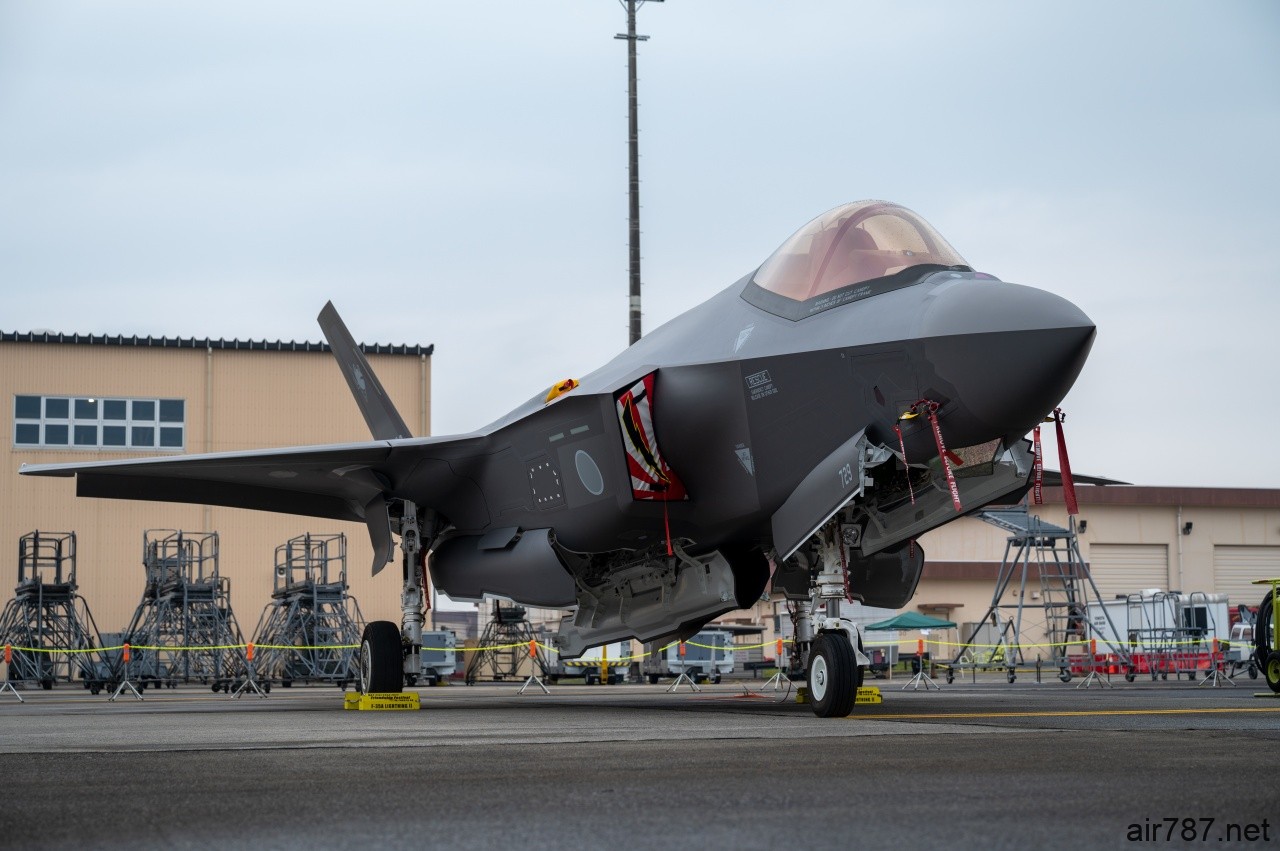 横田基地フレンドシップフェスティバル 22地上展示の様子 Ih別館 横田基地フレンドシップフェスティバル 22地上展示の様子 Ih別館